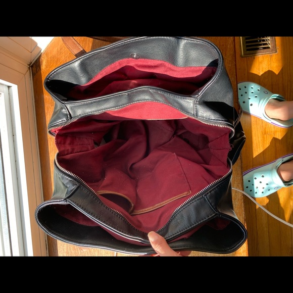 Simon’s spacious purse - Picture 3 of 3